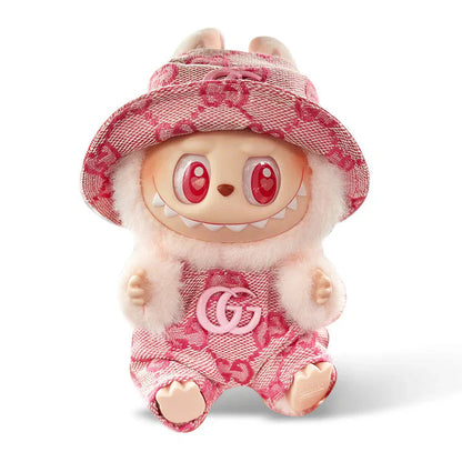 LabubuMania – Outfit GG Pink (Labubu  incluso)